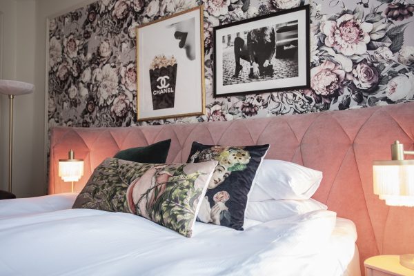 Dansk Wilton - The Vault Hotel - Interior Design - Junior Standard Room - Pink Nuances - Flower Inspired Wallpaper